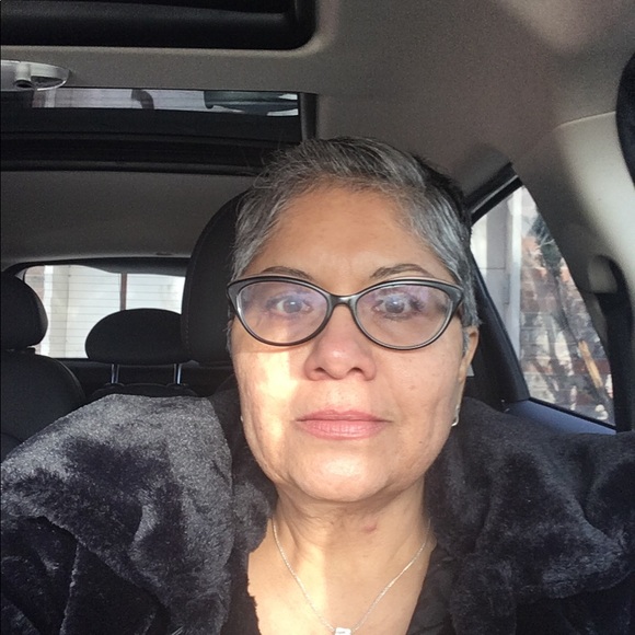 Meet your Posher, Ines - Picture 1 of 1